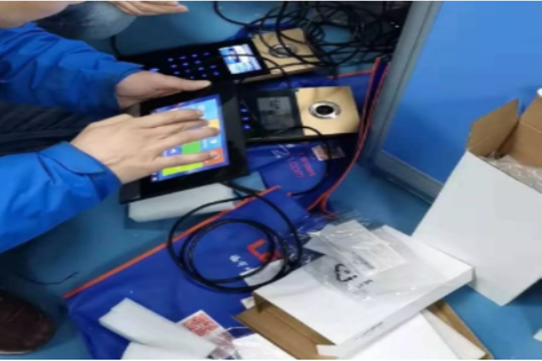  LEELEN dona equipo de videoportero inteligente ayuda Personas hospital de Zhengzhou 